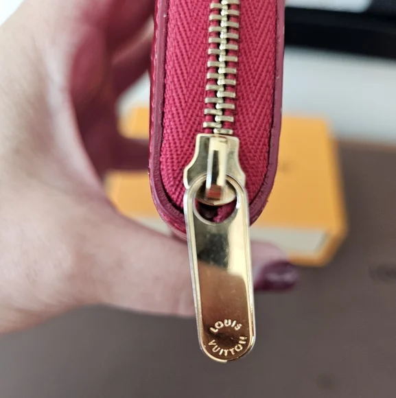 💯AUTHENTIC LOUIS VUITTON SMALL WALLET IN RED VERNIS - Picture 5 of 6